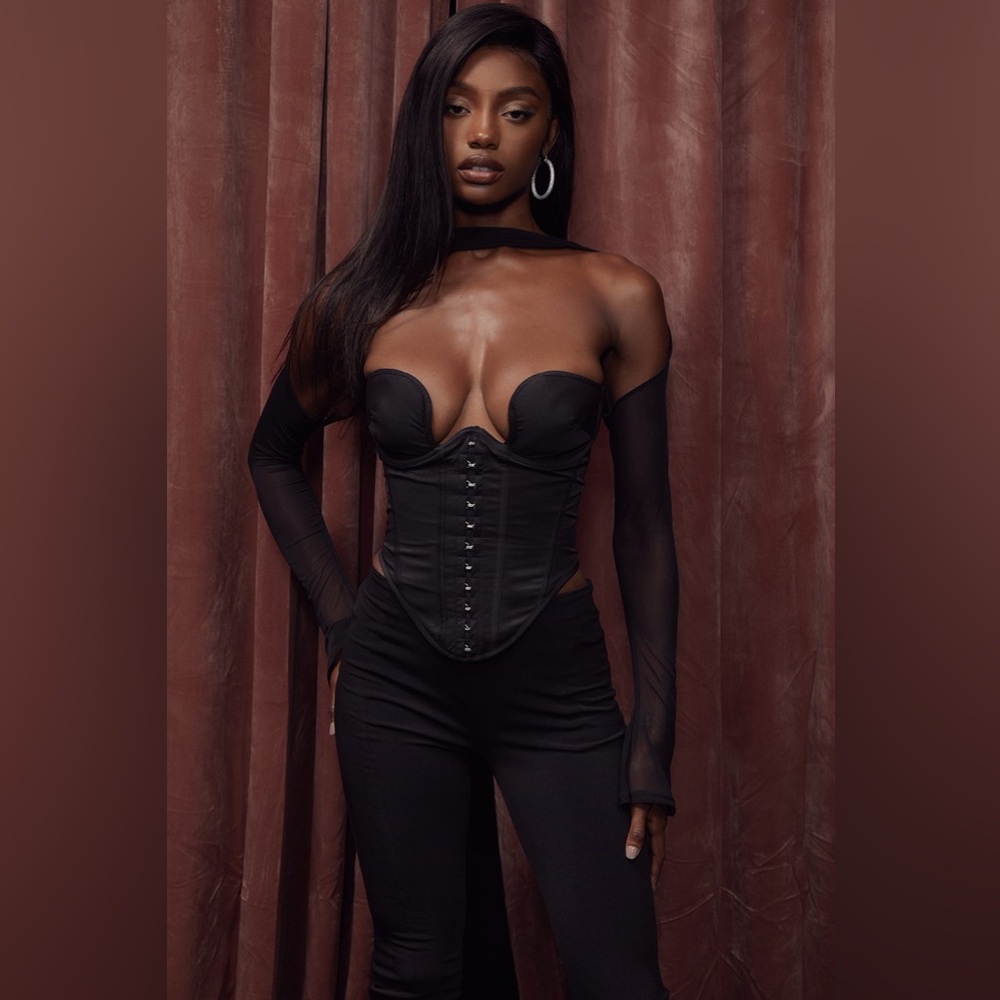 ✨ HOUSE OF CB “MINA” BLACK CORSET – SIZE SMALL ✨